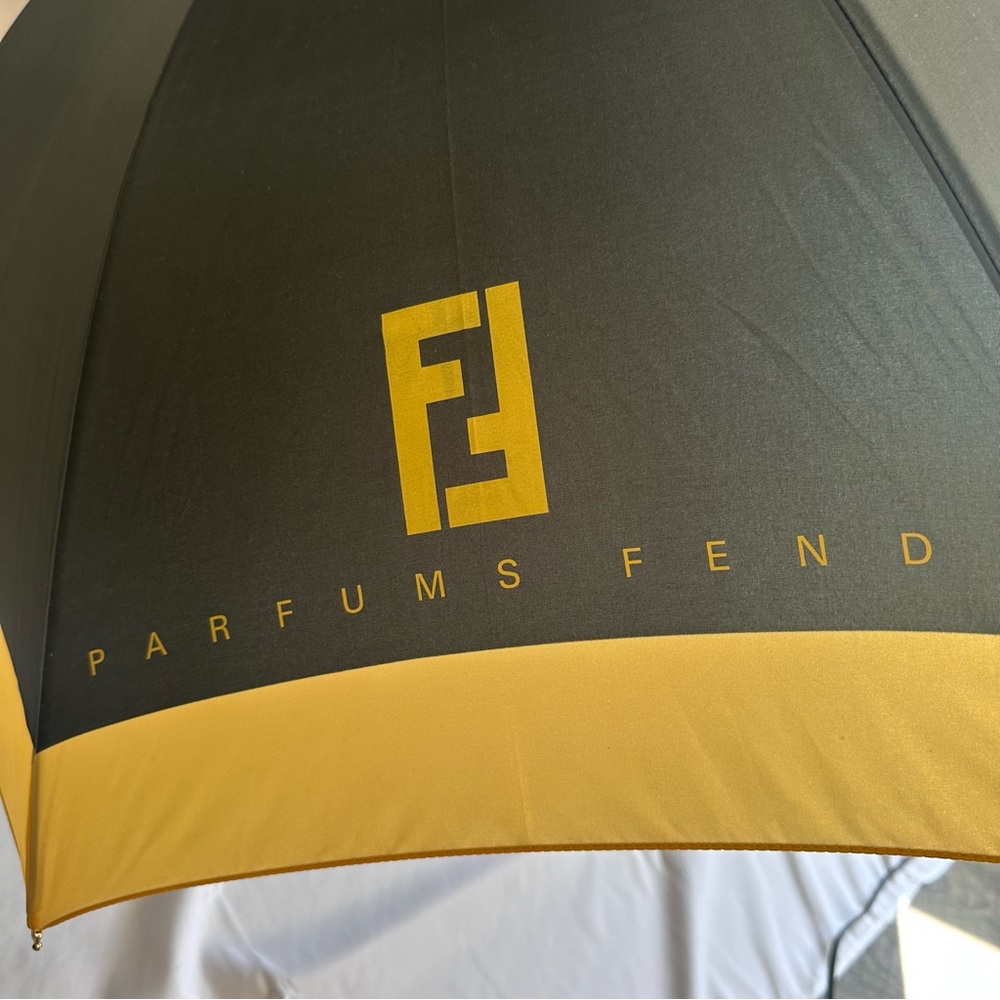 Fendi Parfumes Gold & Black Vintage Large Rain Umbrella - Picture 13 of 17